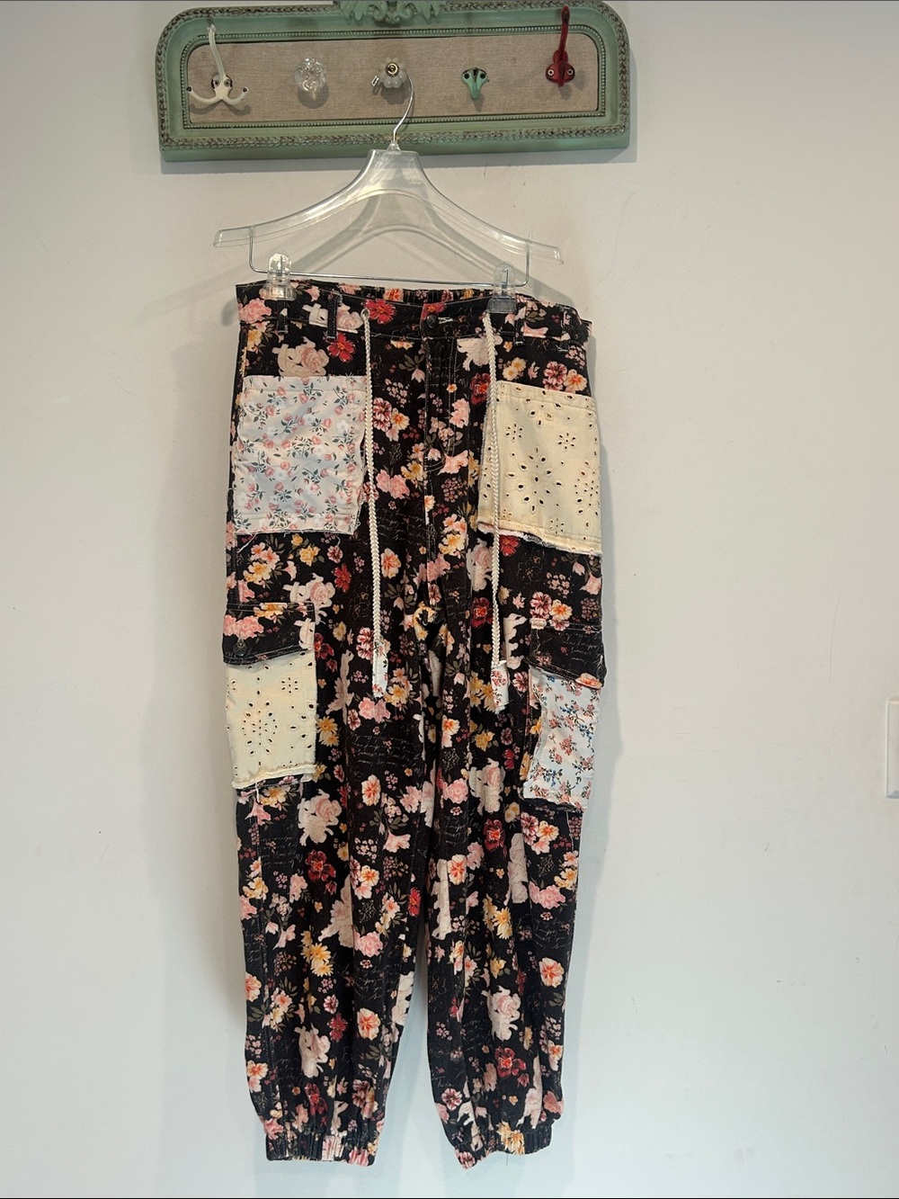 POL Floral bohemian Patchwork Black baggy Cargo Jogger Pants women’s medium